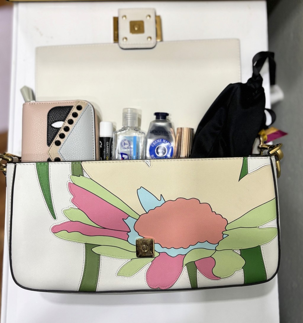 Fendi Baguette Medium: Review and What&nbsp;Fits?